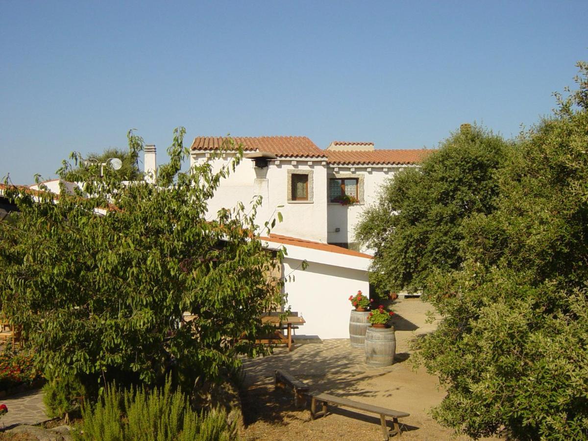Agriturismo Vermentino Monti Buitenkant foto